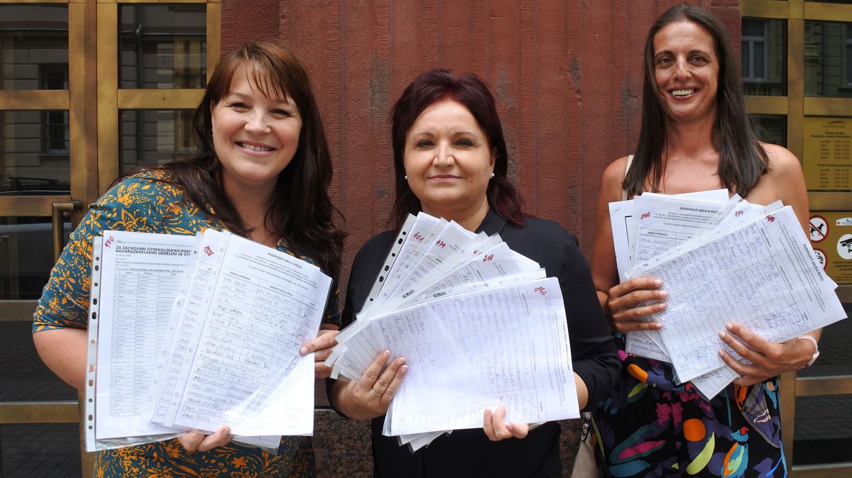 Přes deset tisíc podpisů pod peticí. Lidé chtějí zachovat porodnici ve Stodě na Plzeňsku